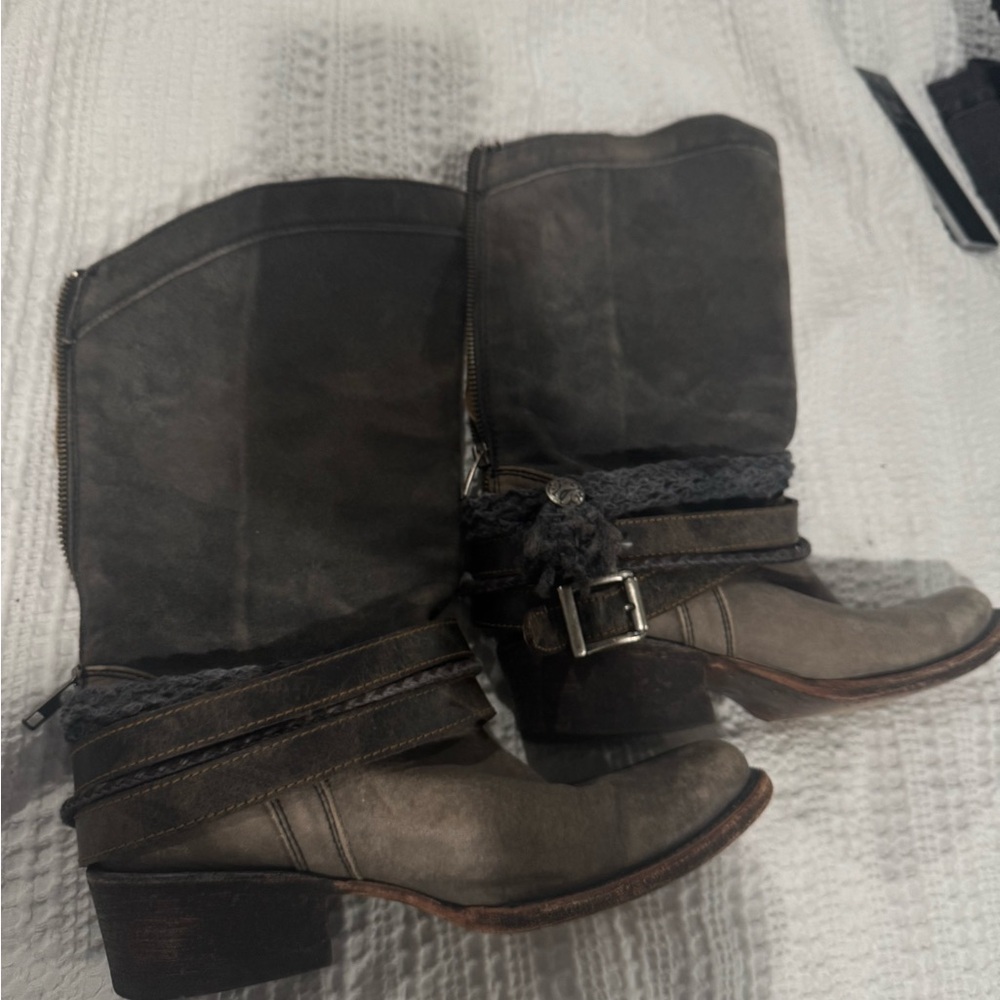 Stylish Gray Women's Boots